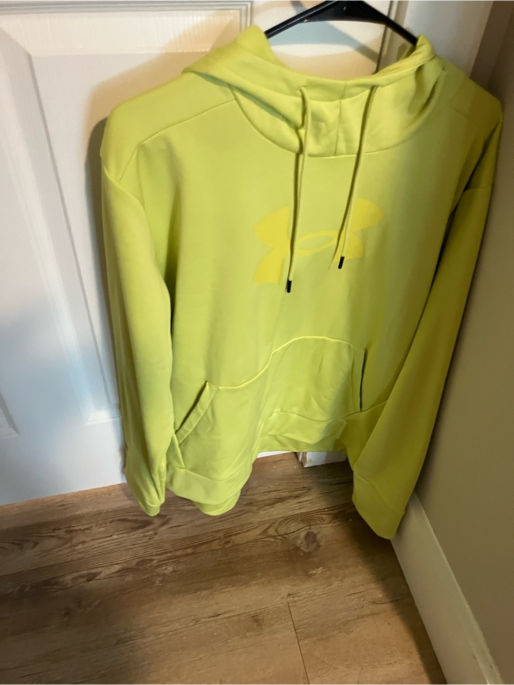 Women’s under armour sweatshirt size large NWT